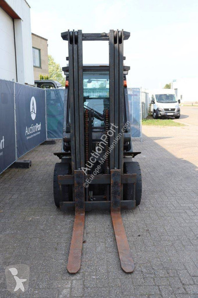 Nissan 30 Forklift