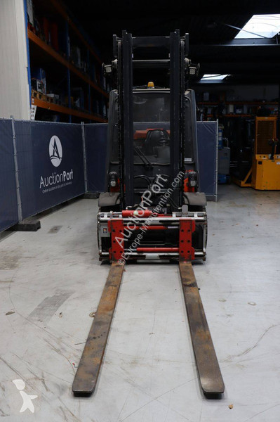 Chariot élévateur Linde T-02