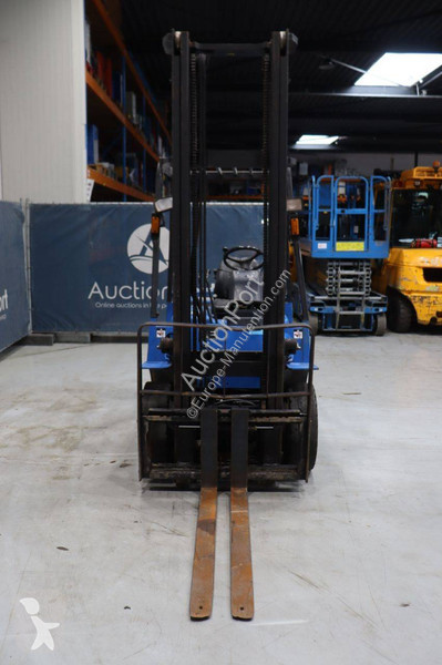 Teleskopický manipulátor Caterpillar DP25K