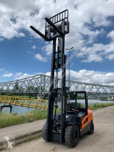 Chariot élévateur Doosan S-9