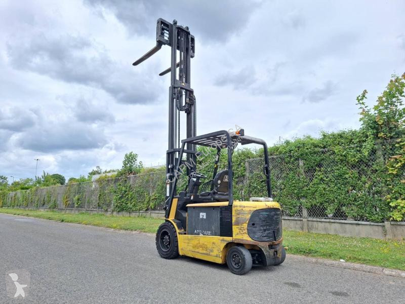 رافعة شوكية Caterpillar  EP30K