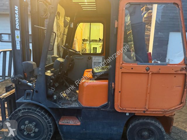 Carrello elevatore Doosan D30GX Dieselstapler...