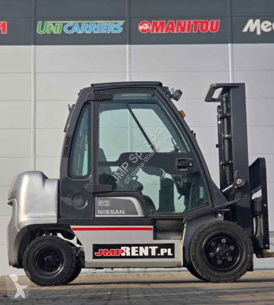 Teleskopický manipulátor Nissan FGD02 A 32 Q