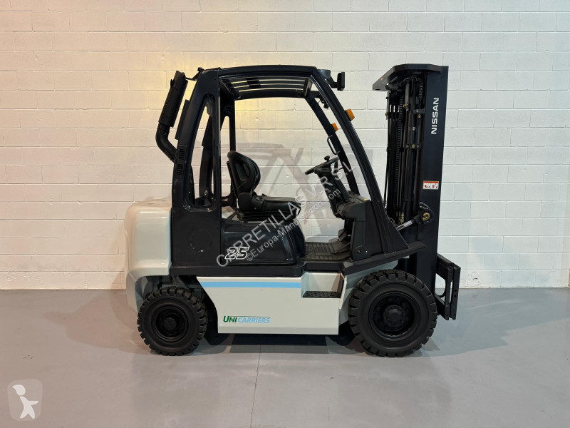 Teleskopický manipulátor Nissan FD02A25Q