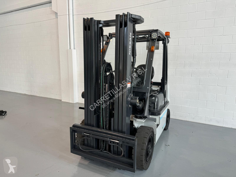 رافعة شوكية Nissan FD02A25Q