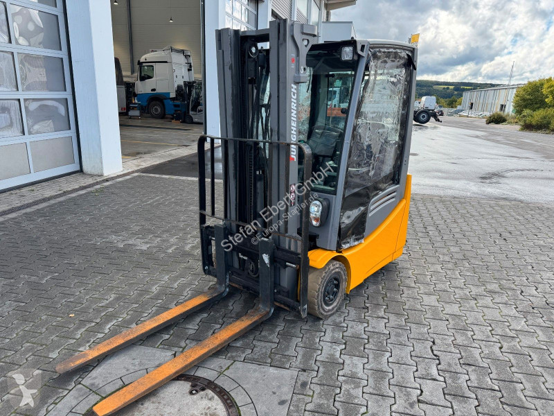 رافعة شوكية Jungheinrich EFG 215 / Triplex:...