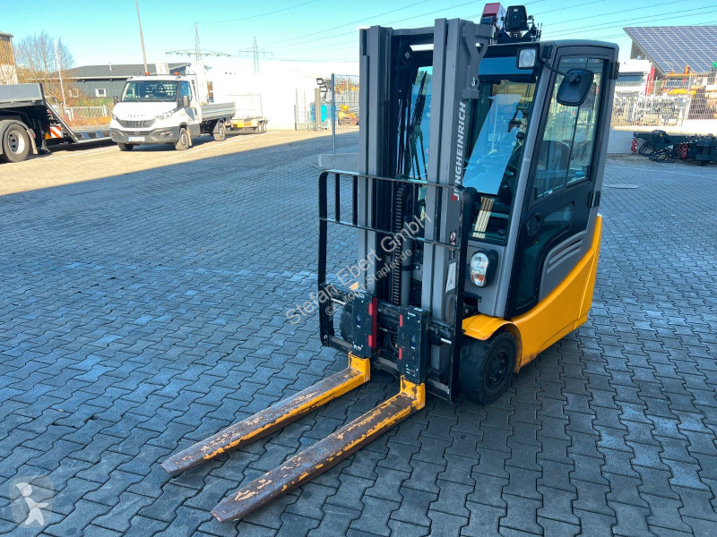 رافعة شوكية Jungheinrich EFG 215 / Triplex:...