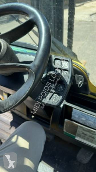 رافعة شوكية Hyster
