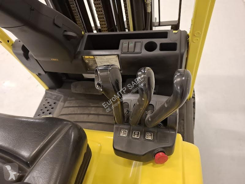 رافعة شوكية Hyster
