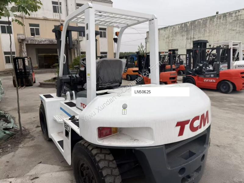 رافعة شوكية TCM FD80