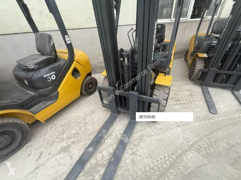 Teleskopický manipulátor Komatsu FD30