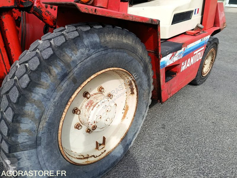 رافعة شوكية Manitou