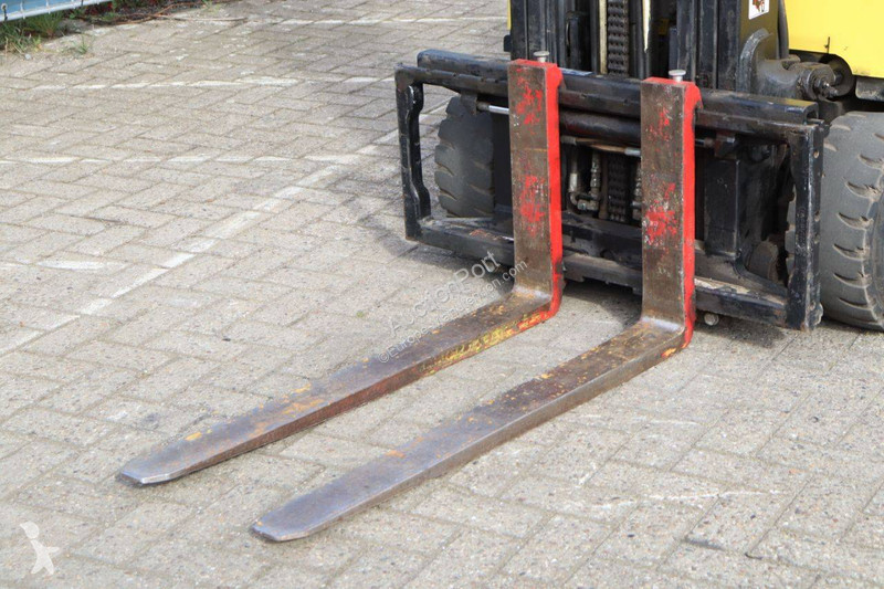 رافعة شوكية Hyster