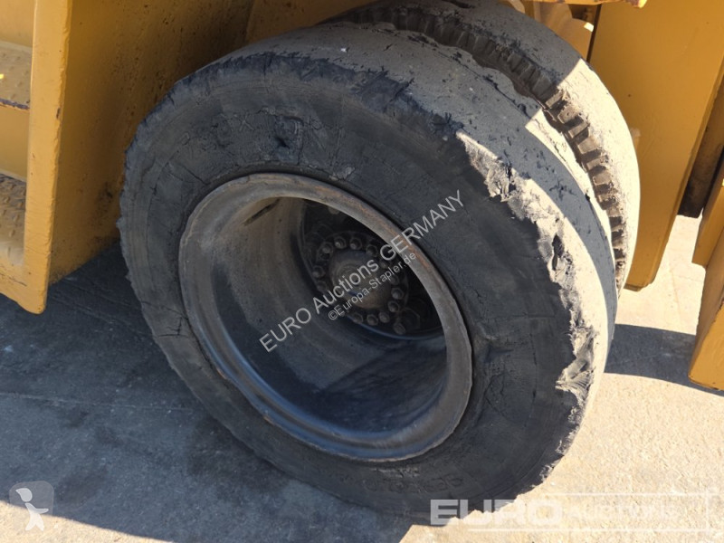 رافعة شوكية Caterpillar V130