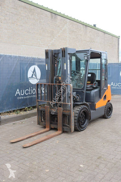 Teleskopický manipulátor Doosan D30S-5