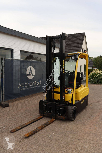Навантажувач вилковий Hyster MWB