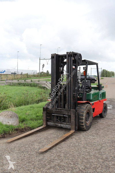 Навантажувач вилковий Caterpillar DP40