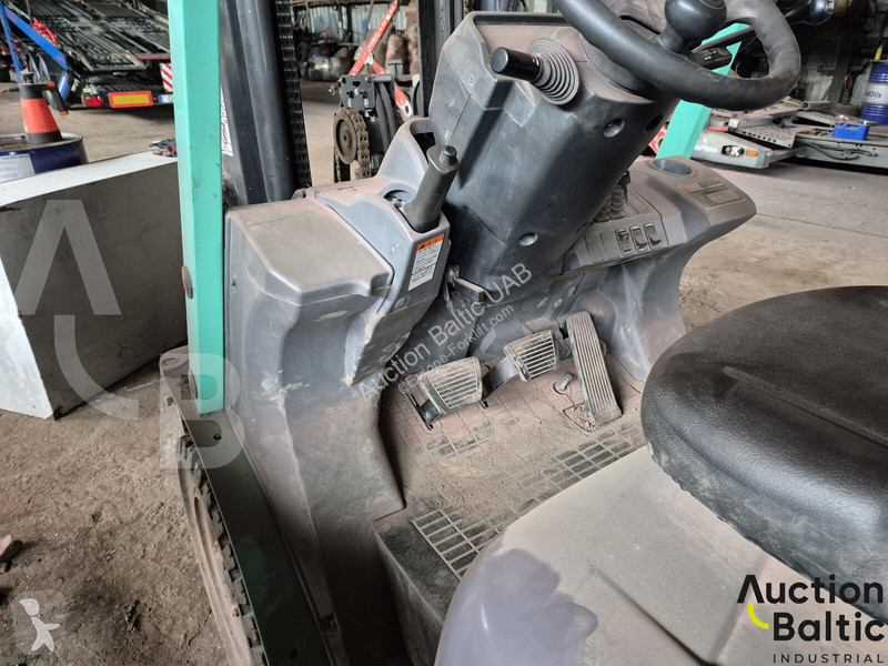 Empilhador elevador Mitsubishi YDM-KF18D