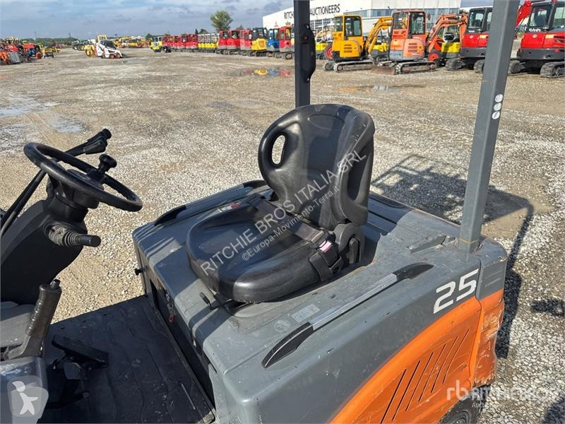 可升降式叉车  Eurocosmec CPD25F8 2500 kg Electric...