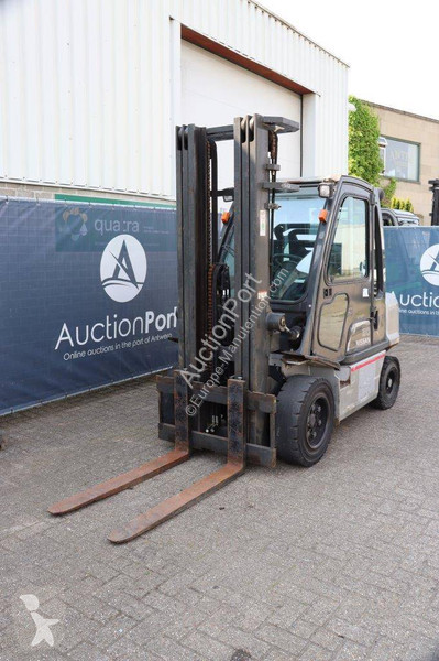 Nissan 30 Forklift