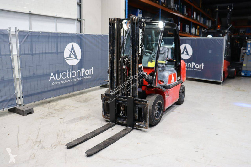 Chariot élévateur Unicarriers 32
