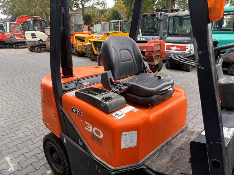 Chariot élévateur Doosan B30G