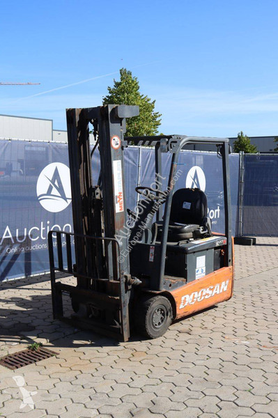 Empilhador elevador Doosan B15T-5