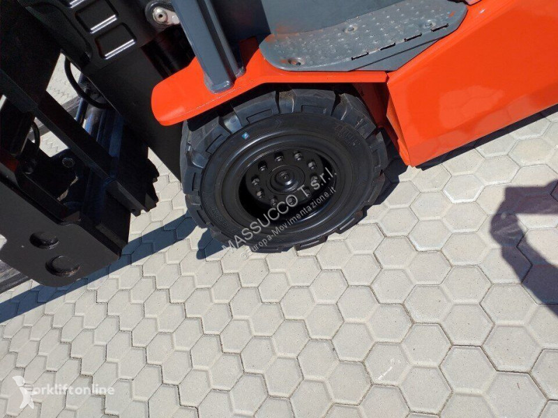 Carrello elevatore Toyota 8FBMT30