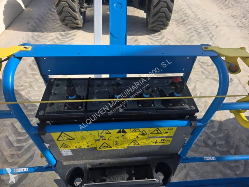 منصة تلسكوبية Genie ZX-135/70