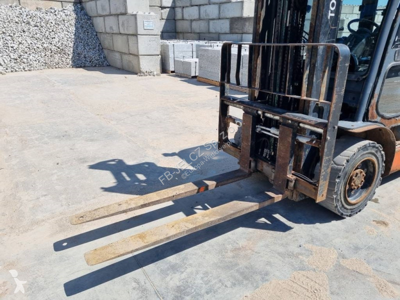 Teleskopický manipulátor Toyota 02-8 FD F 30