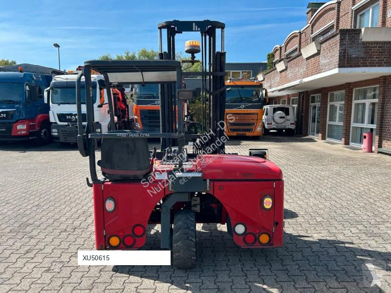 Naložený vozík Moffett M4 20.4