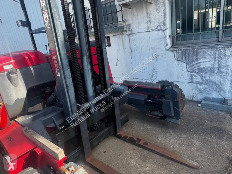Závesný vysokozdvižný vozík Moffett M 8 35.4