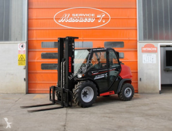 رافعة شوكية لجميع التضاريس Manitou