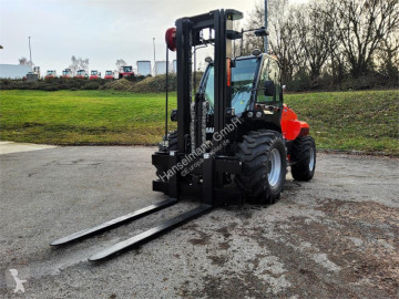 رافعة شوكية لجميع التضاريس Manitou