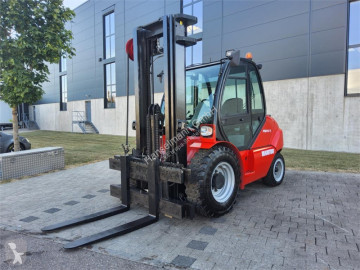 رافعة شوكية لجميع التضاريس Manitou