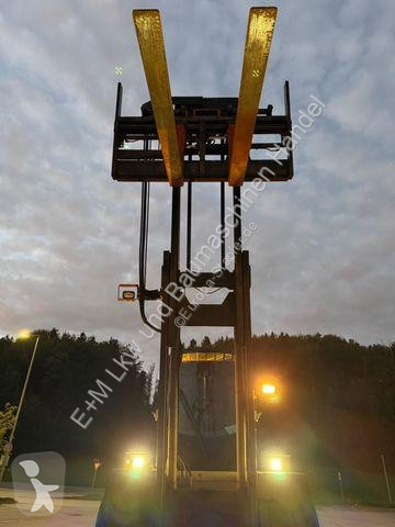 Chariot gros tonnage à fourches Hyster