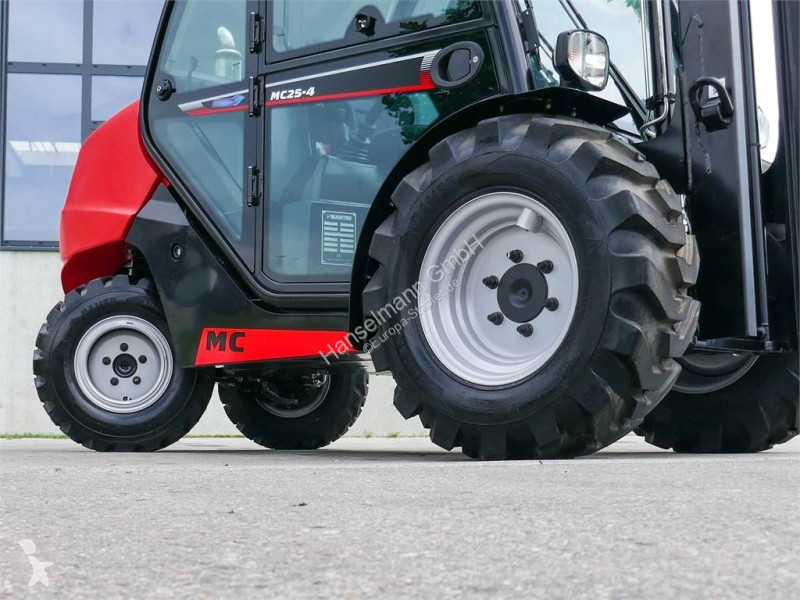 Carretilla todoterreno Manitou MC 25-4