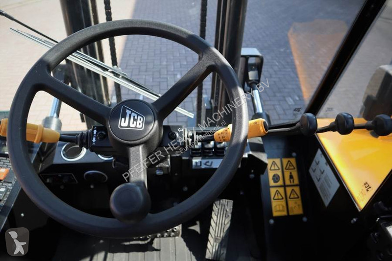 Chariot tout terrain JCB -4 T4 Valid...