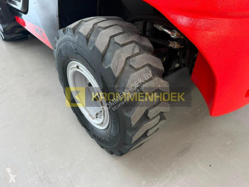Внедорожный погрузчик Manitou MC 304 ST5