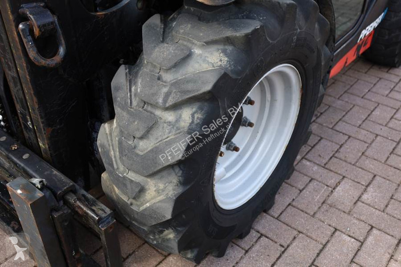 رافعة شوكية لجميع التضاريس Manitou MC25-4 Valid...