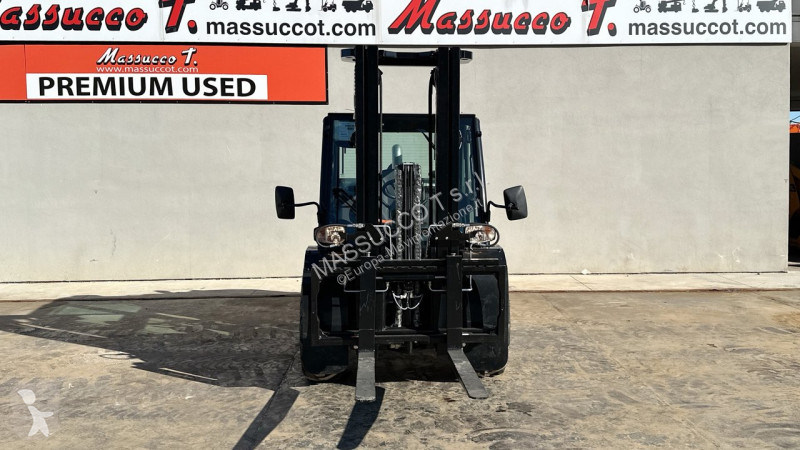 رافعة شوكية لجميع التضاريس Manitou MC 304 4X4