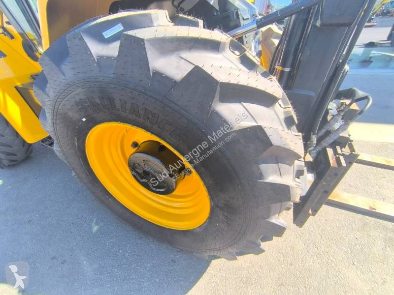 رافعة شوكية لجميع التضاريس JCB
