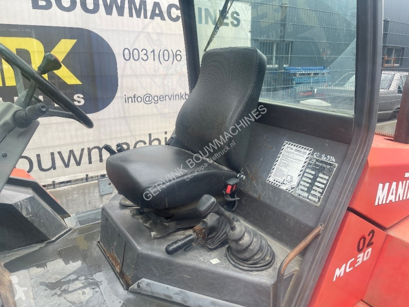 رافعة شوكية لجميع التضاريس Manitou MC 30