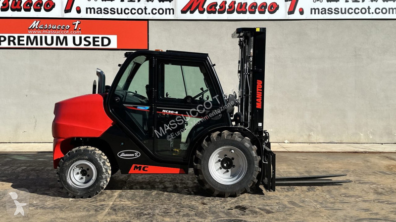 رافعة شوكية لجميع التضاريس Manitou MC 304 4X4