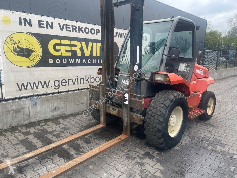 رافعة شوكية لجميع التضاريس Manitou MC 30
