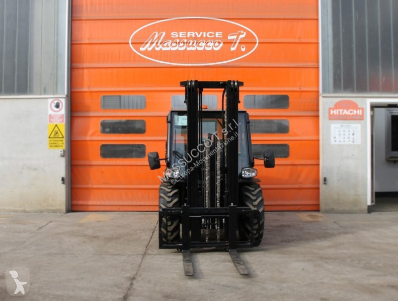 Carretilla todoterreno Manitou MC30-4 DK 4X4