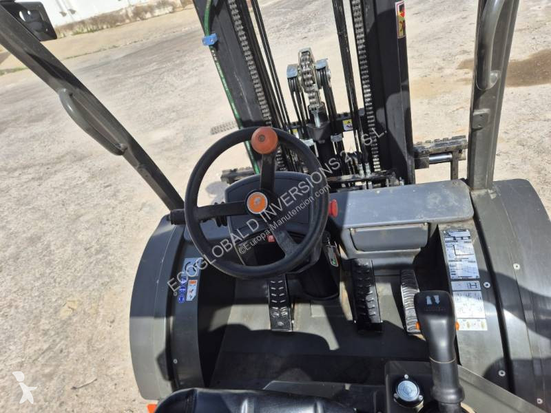 رافعة شوكية لجميع التضاريس Ausa C201 H X4