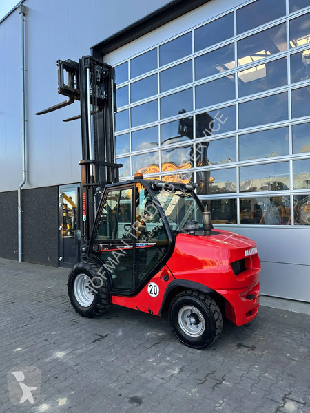 رافعة شوكية لجميع التضاريس Manitou