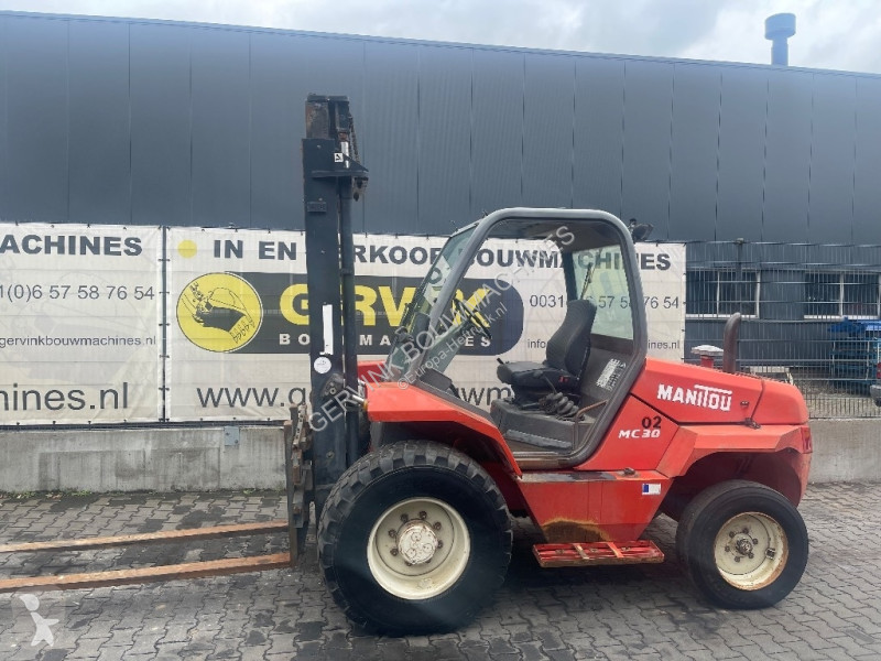 رافعة شوكية لجميع التضاريس Manitou MC 30