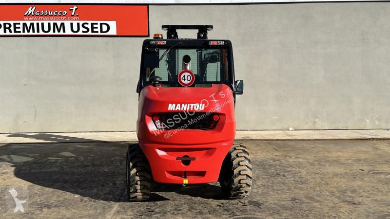 رافعة شوكية لجميع التضاريس Manitou MC 304 4X4